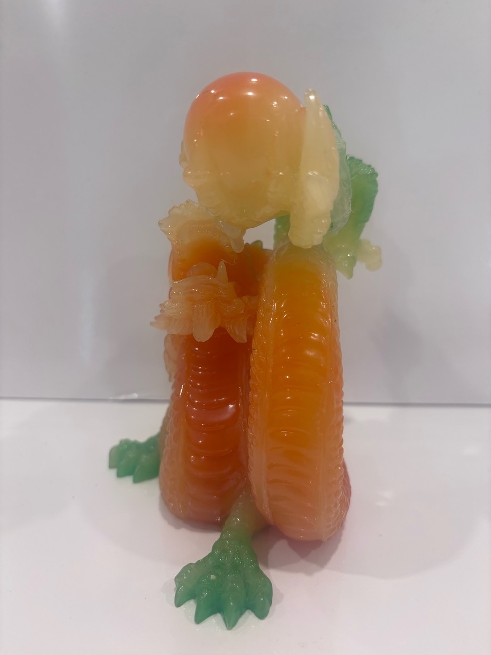Vintage green and orange Lucite Foo Dog / Dragon Figurine – 6 Inches - Picture 3 of 8